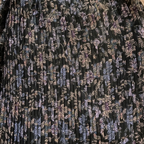 Good Hart Pleated Floral Skirt Large - Picture 3 of 9